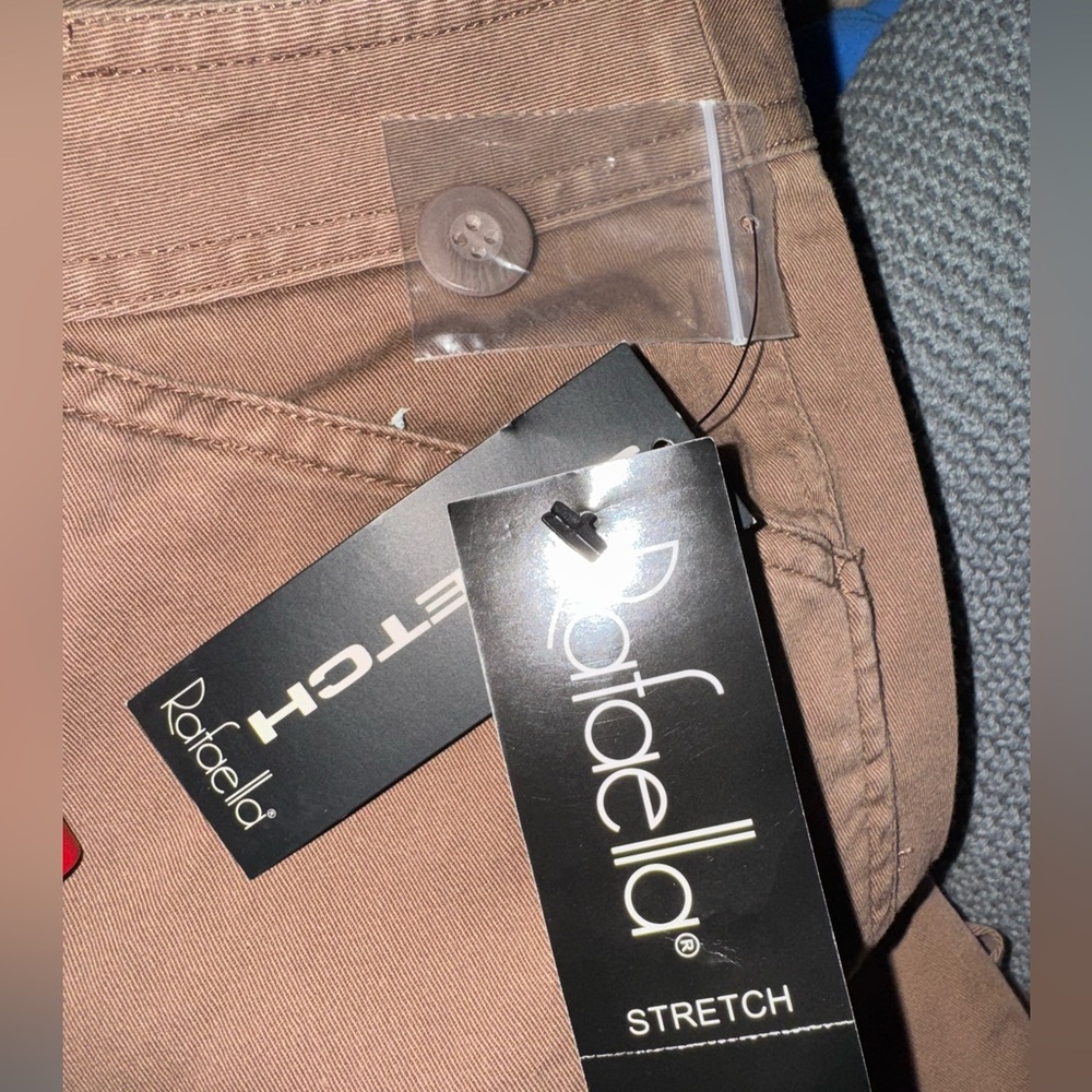 NWT -Rafaella
Women's Twill Capri Pants with Grommet